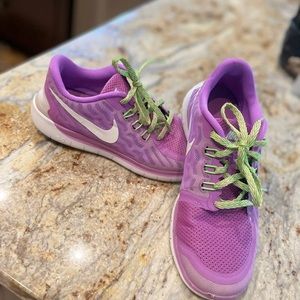 Nike free 5.0 running shoes!